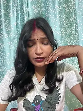 Priyaa_1433 stripchat live cam model