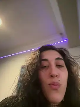ThicBunz stripchat live cam model