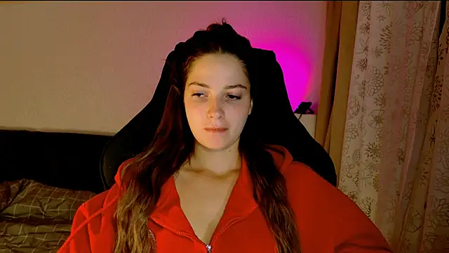 KiraVair stripchat live cam model