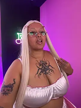 pinkbaddie777 stripchat live cam model