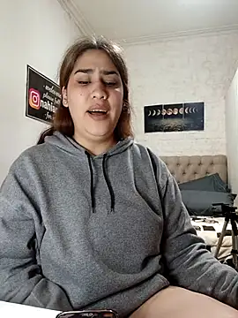 nahiarabiel33 stripchat live cam model