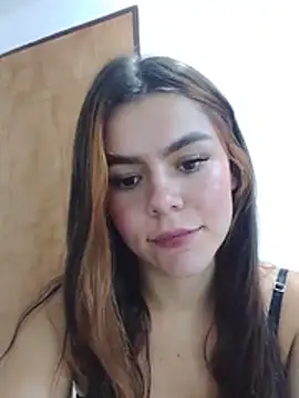 EmiNavarro stripchat live cam model