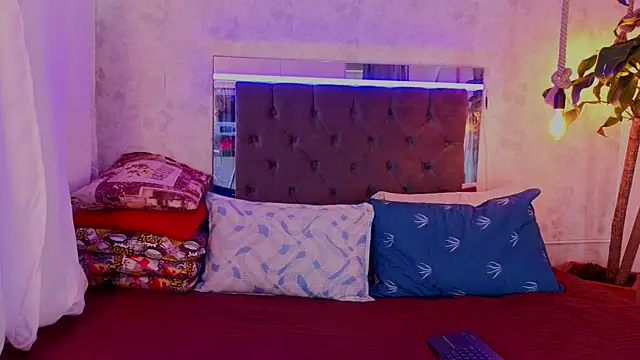 kathira_londres stripchat live cam model