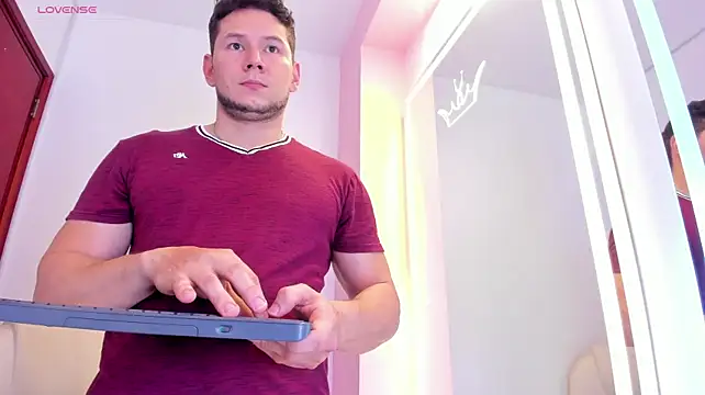 Izui_Pierce stripchat live cam model