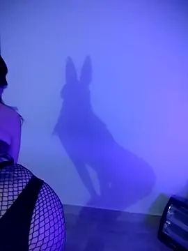 LunaBunnyMasked stripchat live cam model