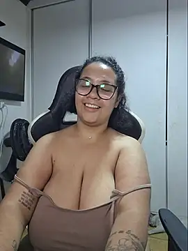 yasminmeyerofc stripchat live cam model