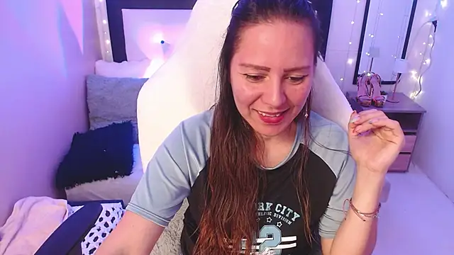 camila_delarosa stripchat live cam model