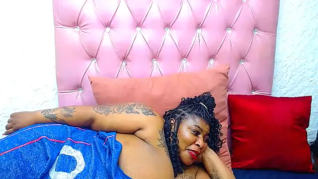 Ebonyhotass26 stripchat live cam model