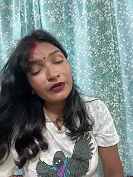 Priyaa_1433 stripchat live cam model