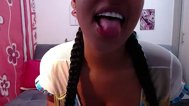 SofyHarper stripchat live cam model