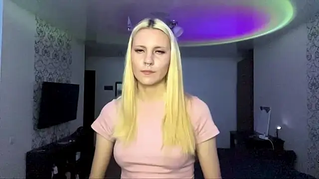 MildredGuckes stripchat live cam model