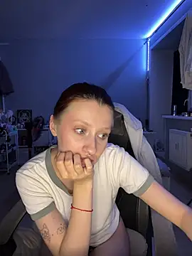Uniarten stripchat live cam model