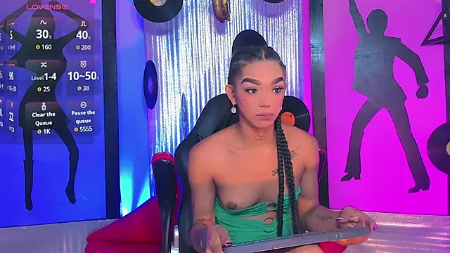 nickyminach_ stripchat live cam model