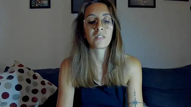 DesireMore90 stripchat live cam model