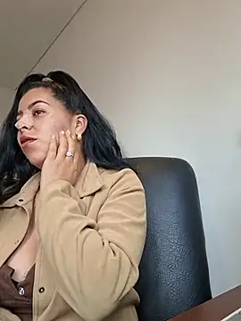 Luianna stripchat live cam model