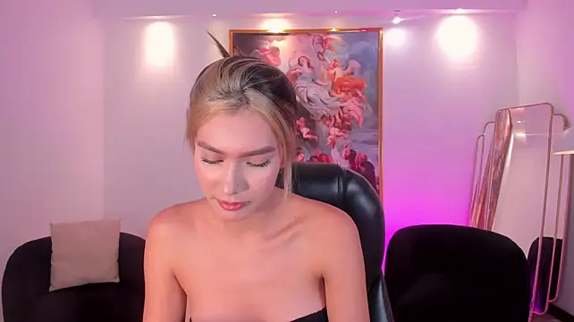 NiaSalvatore stripchat live cam model