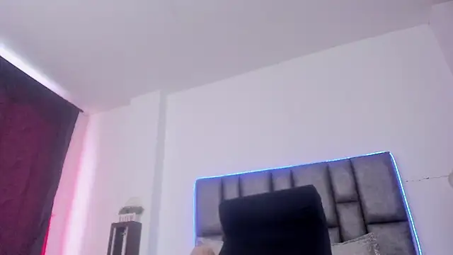 sarahhernandez stripchat live cam model