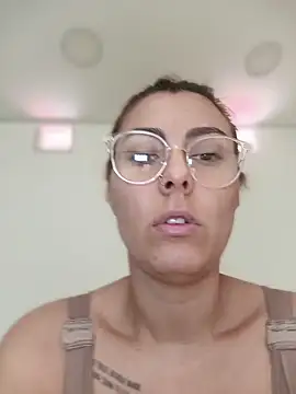 AnnyaEvans stripchat live cam model