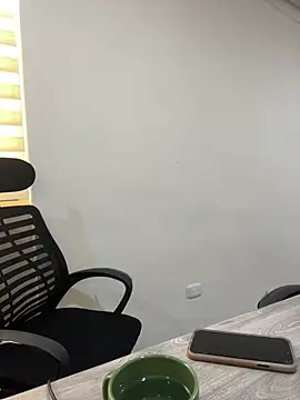 Kloenovoa- stripchat live cam model