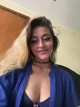 evablonde22 stripchat live cam model