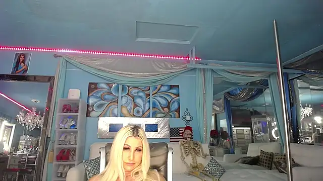 ADRIANNA_FOX stripchat live cam model