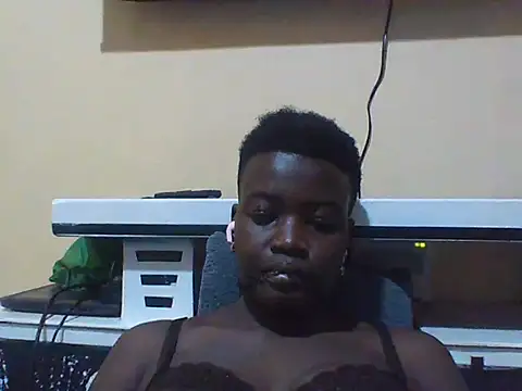 Pretty-Leaa stripchat live cam model