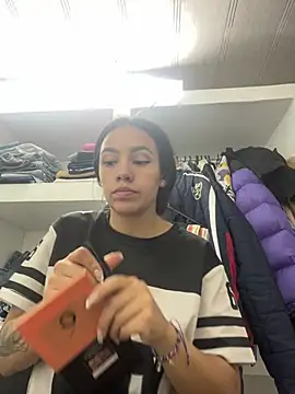 Marianahb-e stripchat live cam model