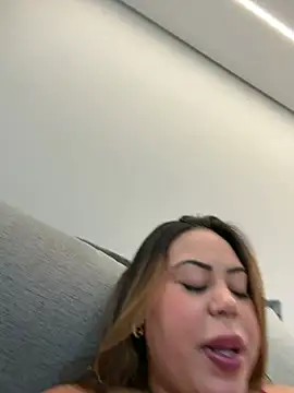 lariic stripchat live cam model