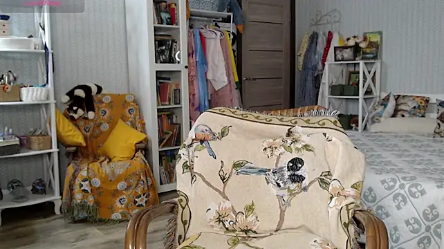 BloomingAllure stripchat live cam model