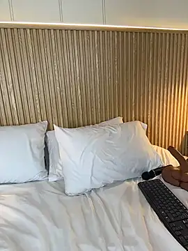 NahimiThompson stripchat live cam model
