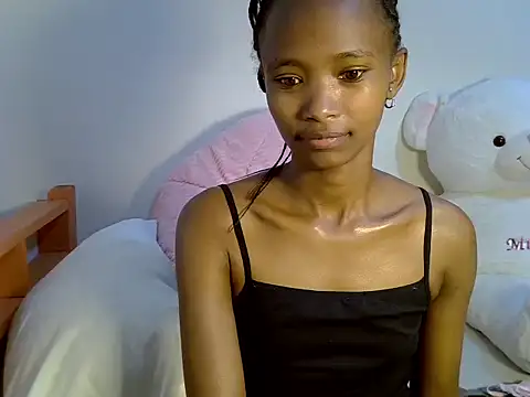 KendiLuxe stripchat live cam model