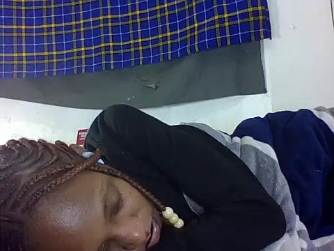 yummyqueenk stripchat live cam model
