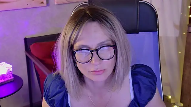 LioraVale stripchat live cam model