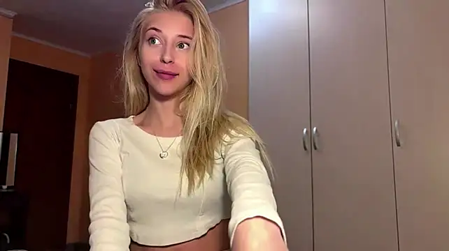 FiveFootBlonde stripchat live cam model