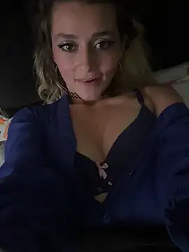 evablonde22 stripchat live cam model