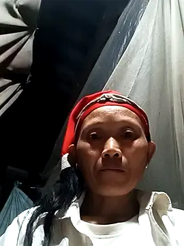 Nguyen_Emaa stripchat live cam model