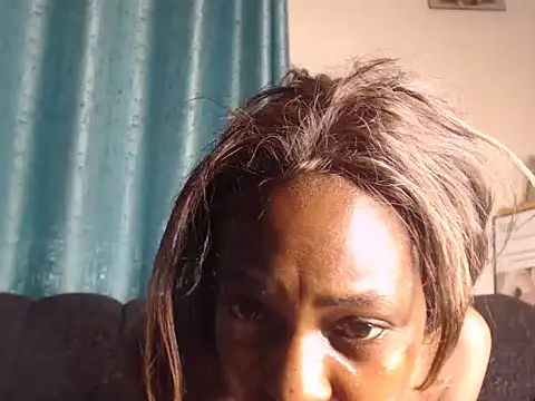 Quwty_cate stripchat live cam model