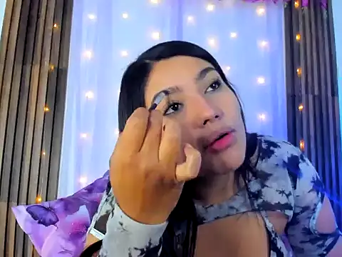 SaraAldridge stripchat live cam model