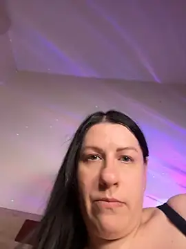 Evelinia stripchat live cam model