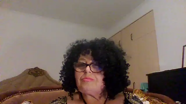 Milaniya606 stripchat live cam model