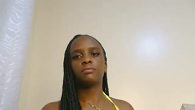 Cocoaauara stripchat live cam model