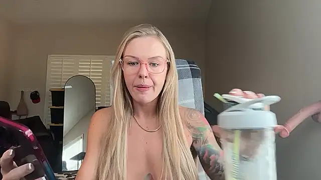 Deliahgrace stripchat live cam model