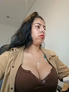 Luianna stripchat live cam model
