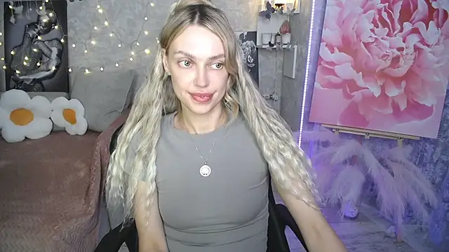 NickyAdamidi stripchat live cam model