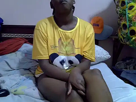 SexxyAggy stripchat live cam model