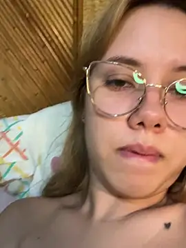 coupleyys stripchat live cam model