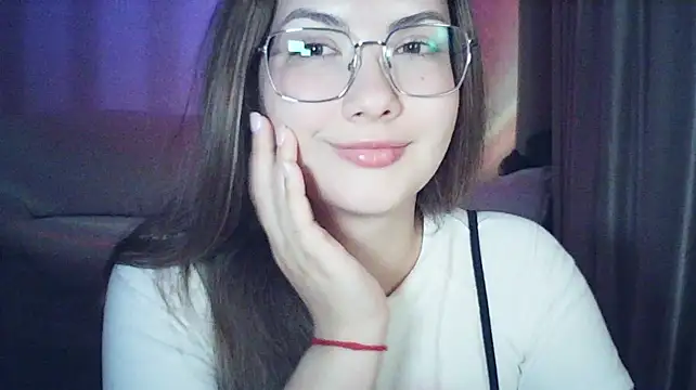 MoodieMira stripchat live cam model