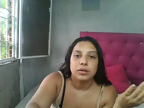charlot_luna10 stripchat live cam model
