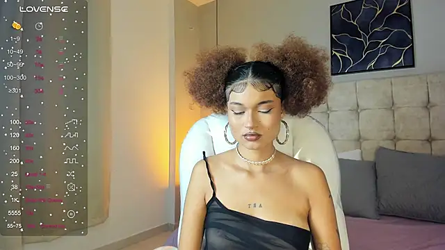 Naomy9_ stripchat live cam model