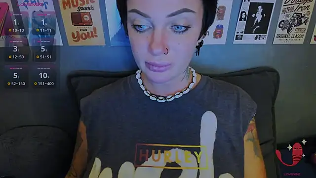 EllieOz stripchat live cam model
